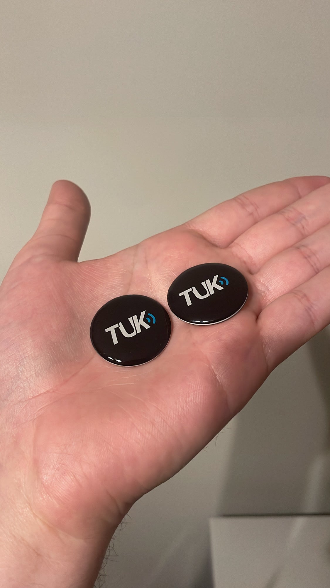 Combo Tarjeta NFC personalizada + Pulsera + Sticker + Tarjeta de presentación virtual.